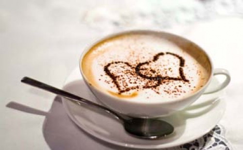 café capuchino corazones