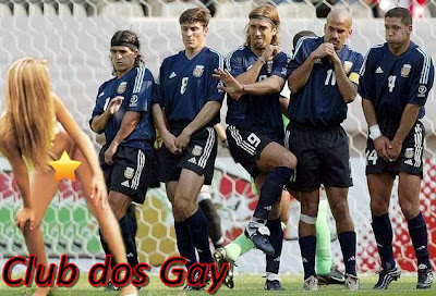 http://lh6.ggpht.com/_Ht1Ybi_-w6M/S8CcsB95kjI/AAAAAAAAACE/HbwzofTKy4I/s400/CLube%20dos%20gays.jpg