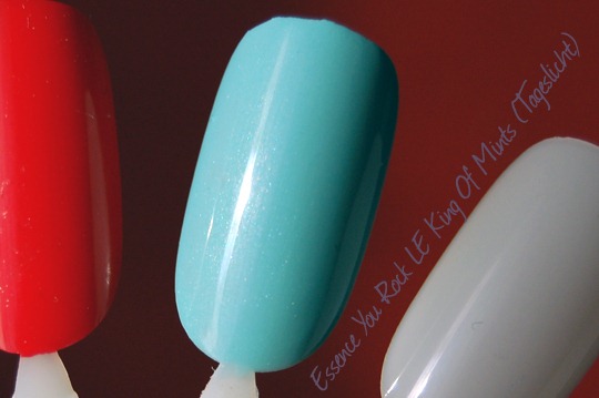 Essence Your Rock LE King Of Mints Swatch Tageslicht