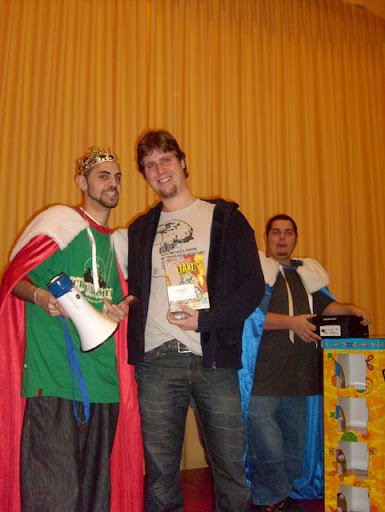 Los reyes magos dando regalos Los reyes magos dando regalos
