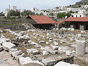 180px-Mausoleum_of_Maussollos_ruins.JPG