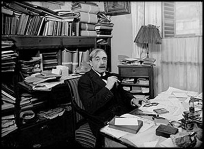 Paul Valery en su biblioteca