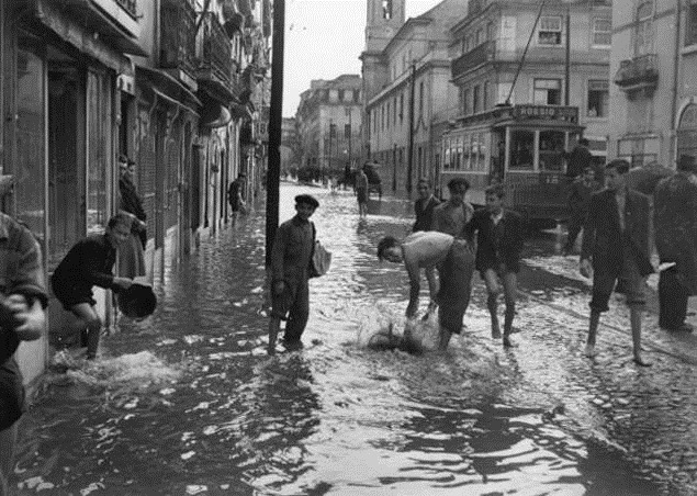 [Inundações na R. de S. Paulo 1945[3].jpg]