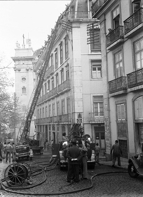 [Incndio-em-Lisboa.110.jpg]