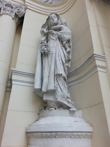 Estátua De Nossa Senhora Do Carmo