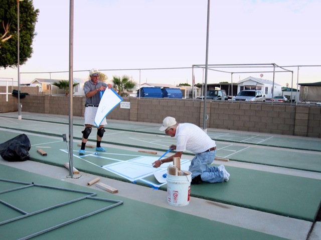 [2009-10-12 - AZ, Yuma - Cactus Gardens - Preparing Shuffleboard Courts[4].jpg]