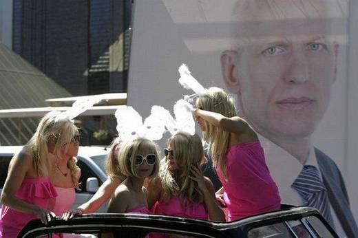 blonde_parade_5.jpg