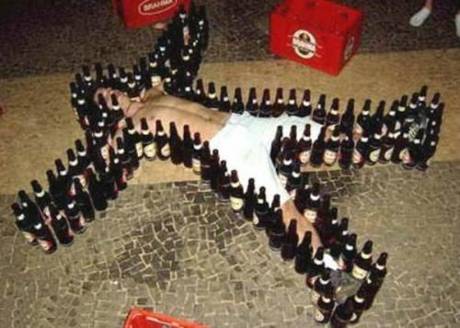 Tác hại của rượu bia =.=" Funny_drunk_guys_5