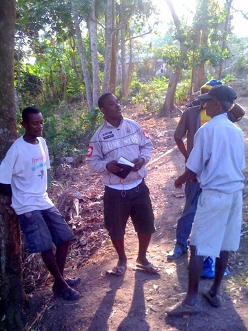 [Antonio in Haiti - Antonio preaching in the countryside 4 - February 2009[4].jpg]