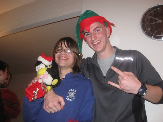 [teen christmas party 09[2].jpg]
