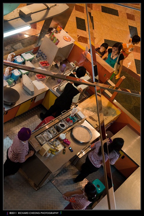 Customers buying food from a stall. | © 2011 Mike EcKO_Bravo Photography - Jakarta DSC_0215