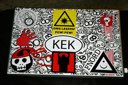 laptop_skulls