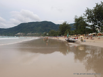 přelidněná Patong beach
