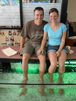 Fish spa - rybicky nam oziraji nohy
