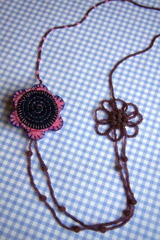 [Basco & collana perline e feltro-15[3].jpg]