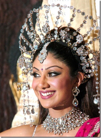Shilpa Shetty Promotes Mrs Bollywood Photocall aZ67y234L6Hl