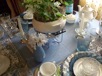 [Blue chintz table with food 023[2].jpg]