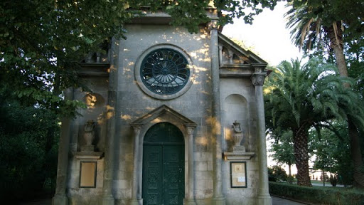 Ermita en los Jardines del Palacio de Cristal