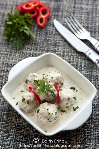 [perisoare in sos de smantana[5].jpg]