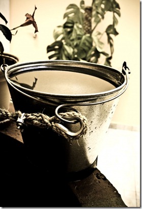 balde com agua balde com agua