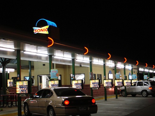 [20080724023346!Sonic_Drive_in[4].jpg]