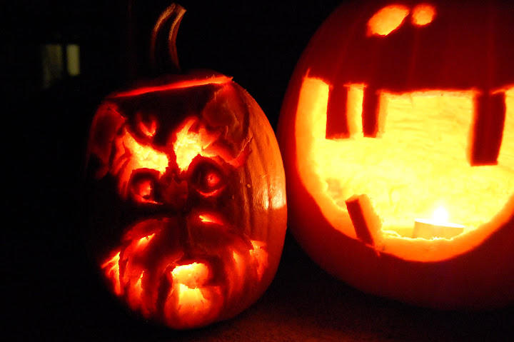 How vain is Hilo?! He begged Gloria to put his face on his pumpkin too!