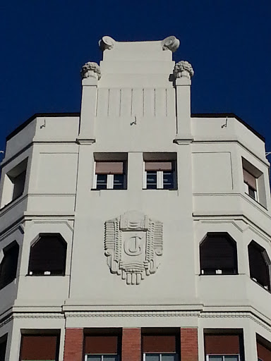 Torre Con Escudo