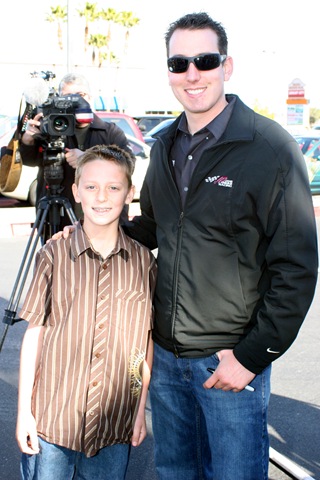 [2009 Las Vegas NSCS Winners Circle Kyle Busch with Austin Blair[4].jpg]