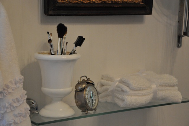 [downstaairs powder room2 018[6].jpg]