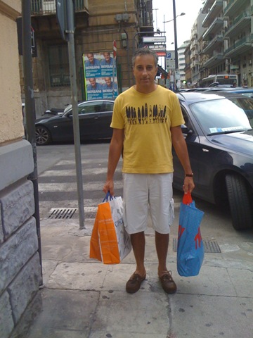 [Newt shopping Palermo[3].jpg]