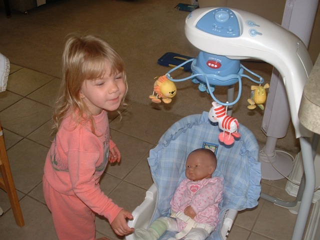 [20100325_HeatherBabySwing2.jpg]