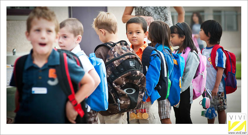 viviZ | kindergartener standing in line