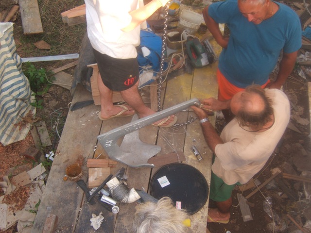 [Colocação do barco na água2 012[3].jpg]