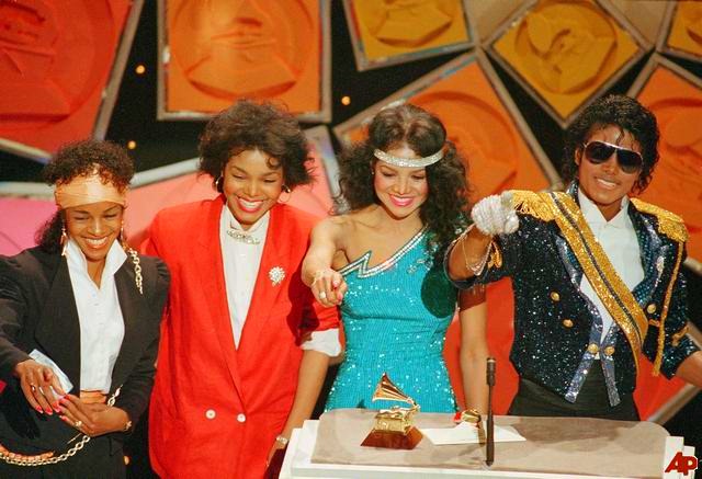 [michael-jackson-maureen-rebie-jackson-janet-jackson-latoya-jackson-2009-6-25-23-50-15[10].jpg]