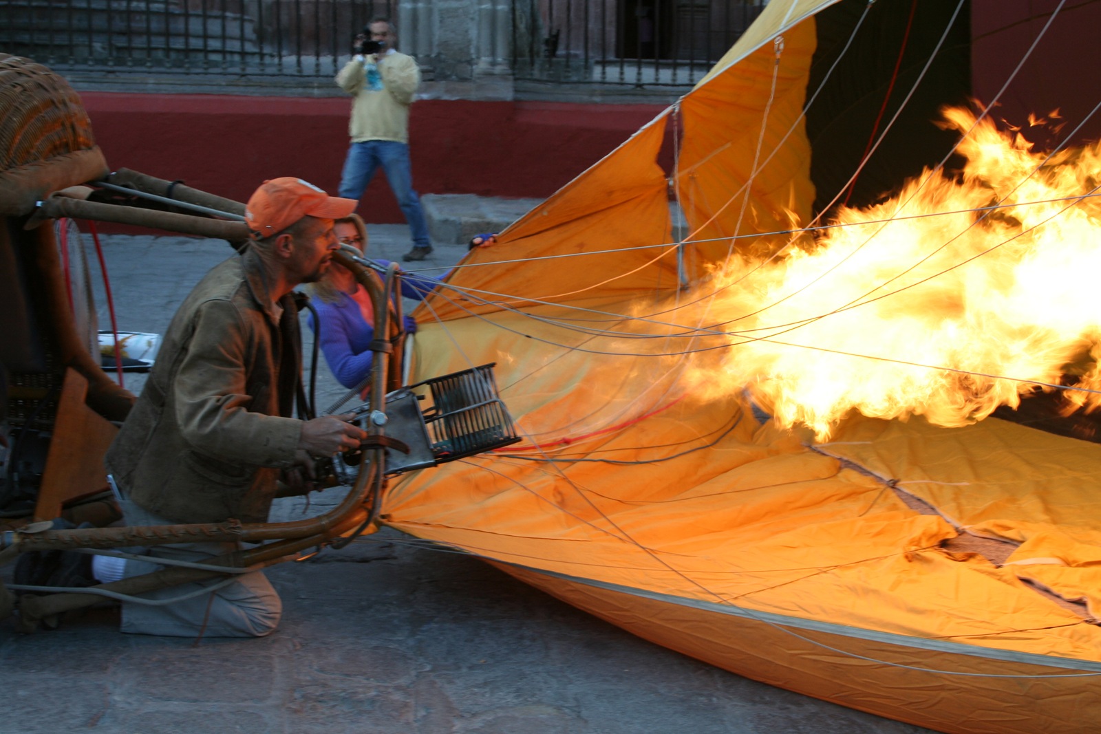 [IMG_2701 Hot air balloon in San Miguel de Allende[2].jpg]