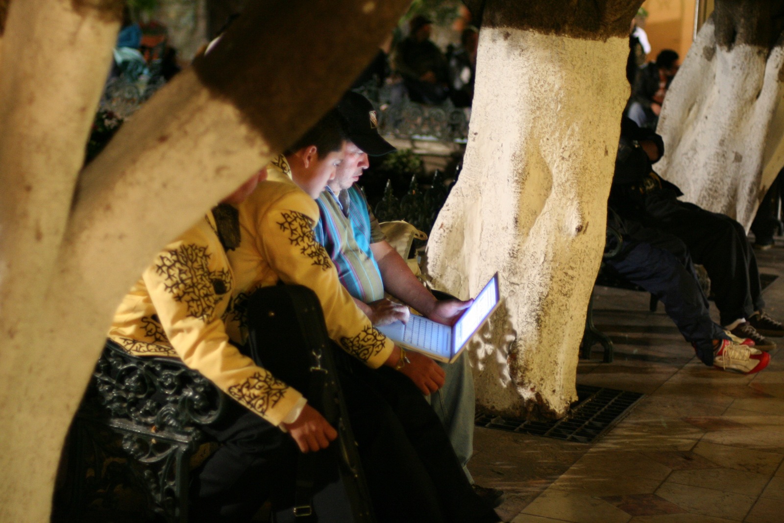 [IMG_3020 Guanajuato mariachis on an MacBook[2].jpg]