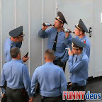 policias-en-el-rato-del-bocadillo.jpg