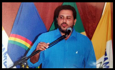 manoel microfone.jpg