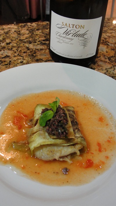 Peixe envolto na Berinjela com Alcaparras e Azeitonas Peixe envolto na Berinjela com Alcaparras e Azeitonas