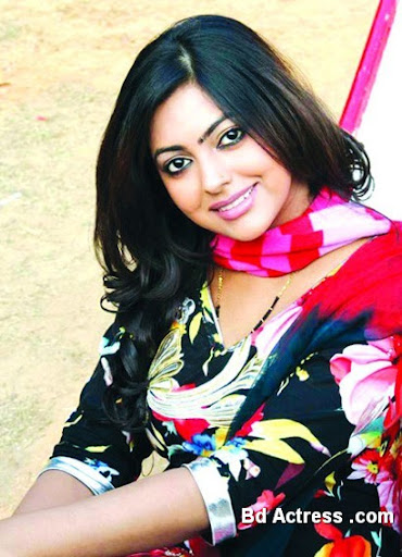 Bangladeshi Actress Nipun lovely smile face