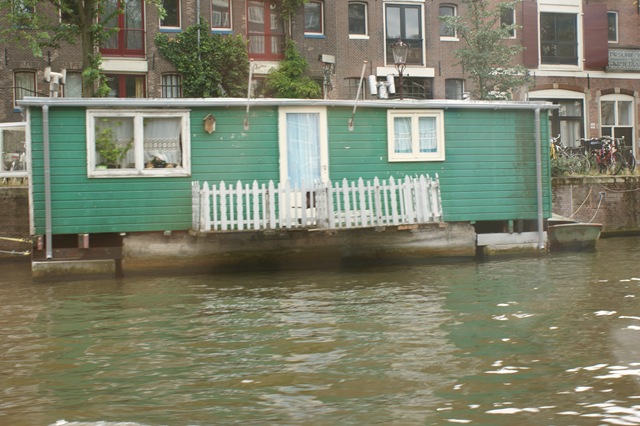 [houseinthewater18.jpg]