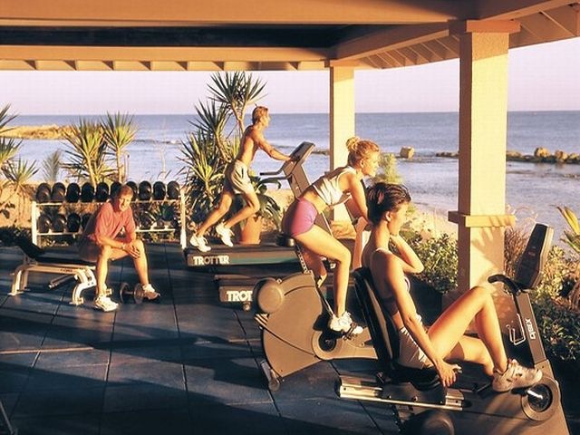 [gym_at_the_Breezes_Resort_and_Spa_rio_bueno[3].jpg]