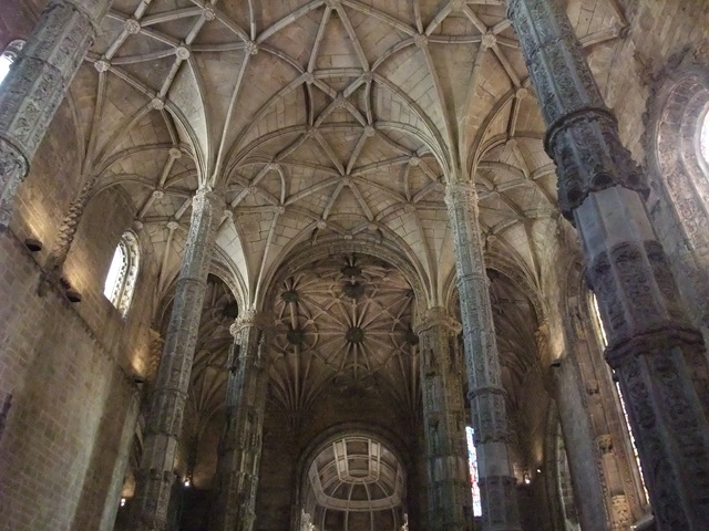 [Jerónimos Monastery Pillars[2].jpg]