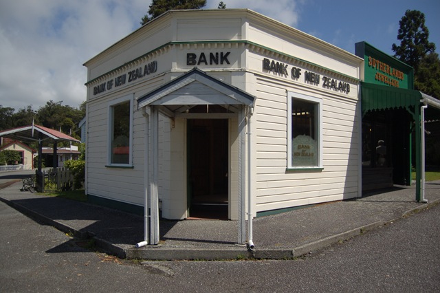 [Old Bank[2].jpg]