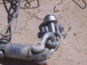 Frangible link - pop-out disk, with swivel link below it