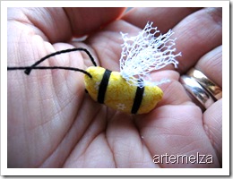 artemelza - abelha de fuxico