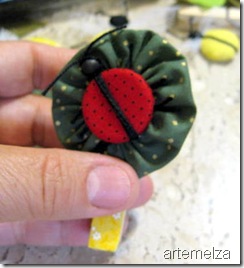 artemelza - joaninha de botão