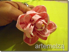 artemelza - rosa de fuxico