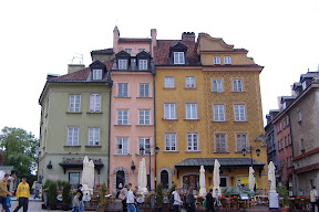 I love the colours of the buildings here.