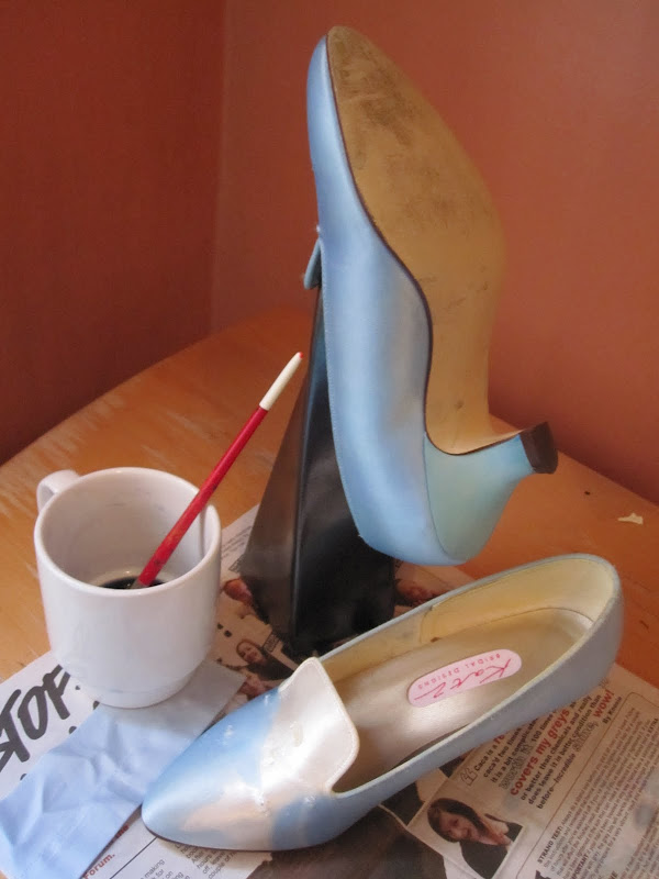 Painting transfer dye on to the shoes Painting transfer dye on to the shoes